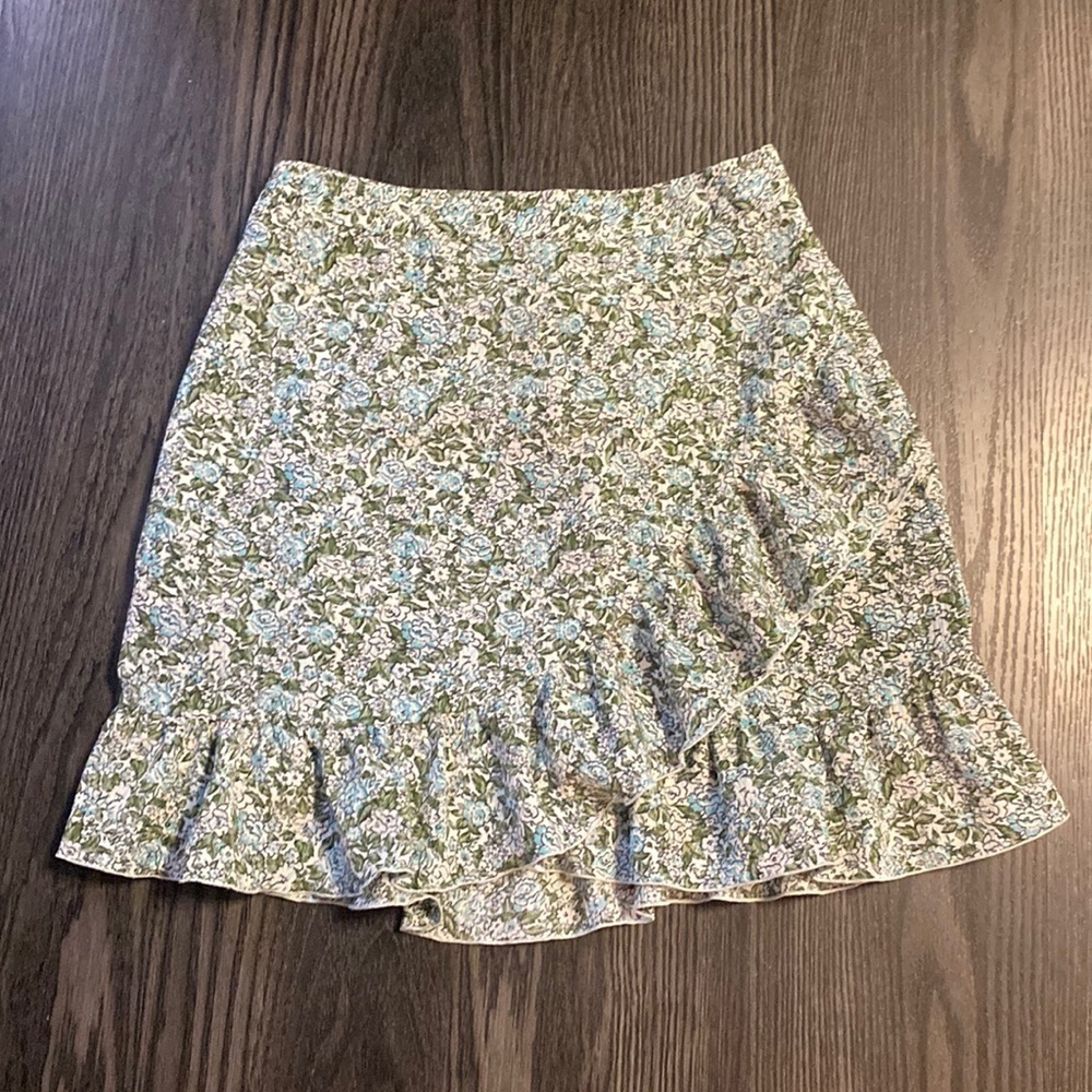 🍍LAUREN CONRAD🍍Ruffle down size-side zip🍍size med🍍I-1